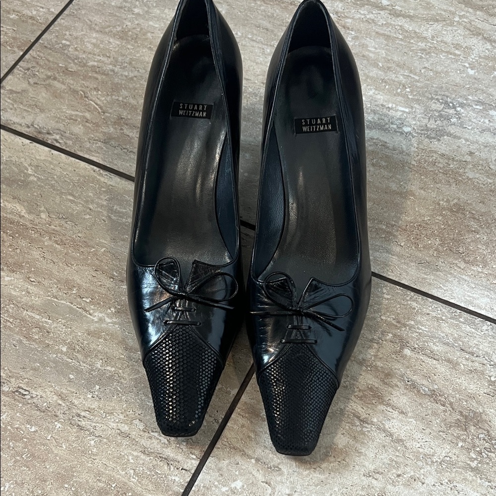 Iconic Stuart Weitzman Black Leather Pointed Toe Pumps